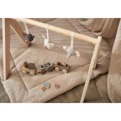 Arche d'éveil en bois avec 3 peluches animals
