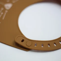 Bavoir silicone chat caramel