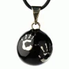 Bola de grossesse noir petites mains