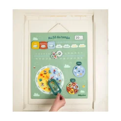 Calendrier pour enfant en tissu vert au fil du temps