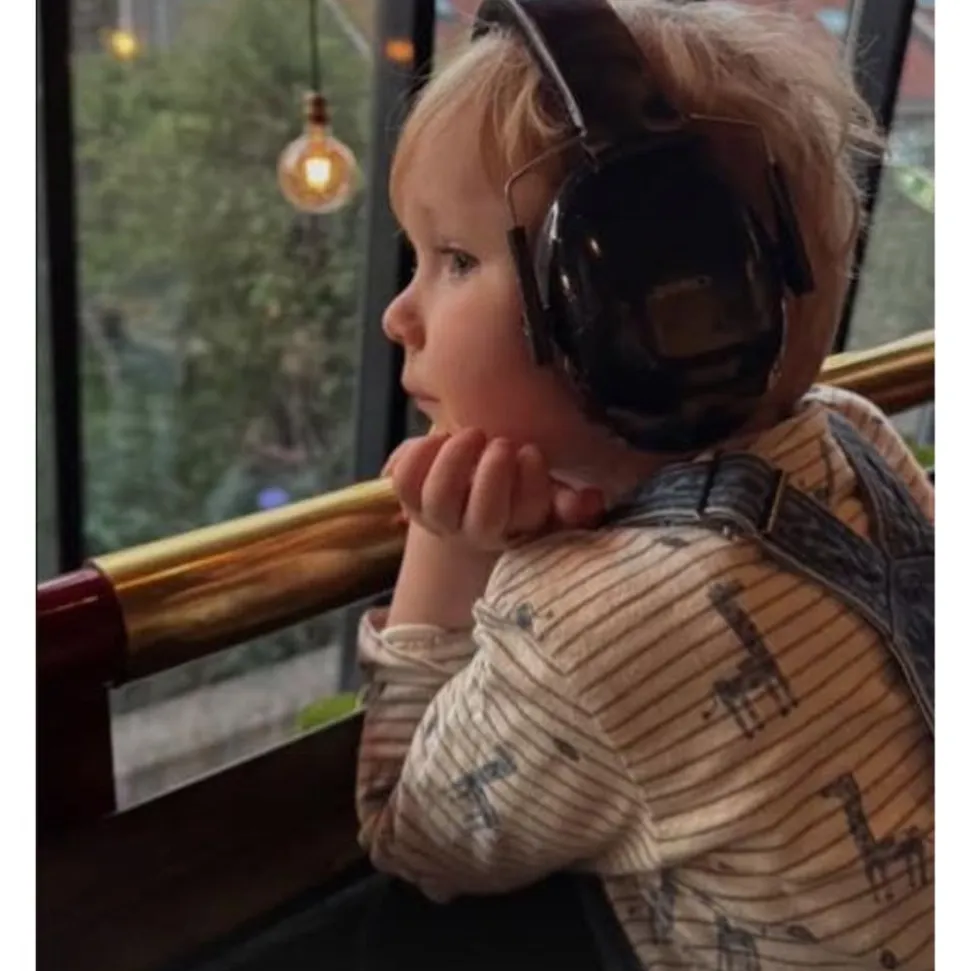Casque anti-bruit enfant noir 36m+