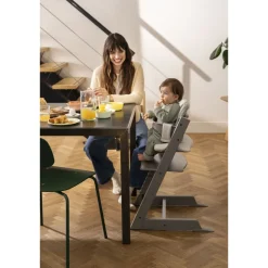 Chaise haute bébé évolutive tripp trapp gris tempête