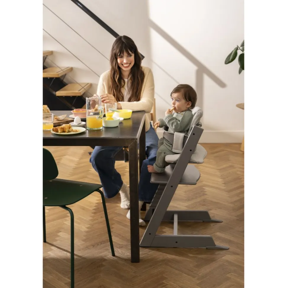 Chaise haute bébé évolutive tripp trapp gris tempête