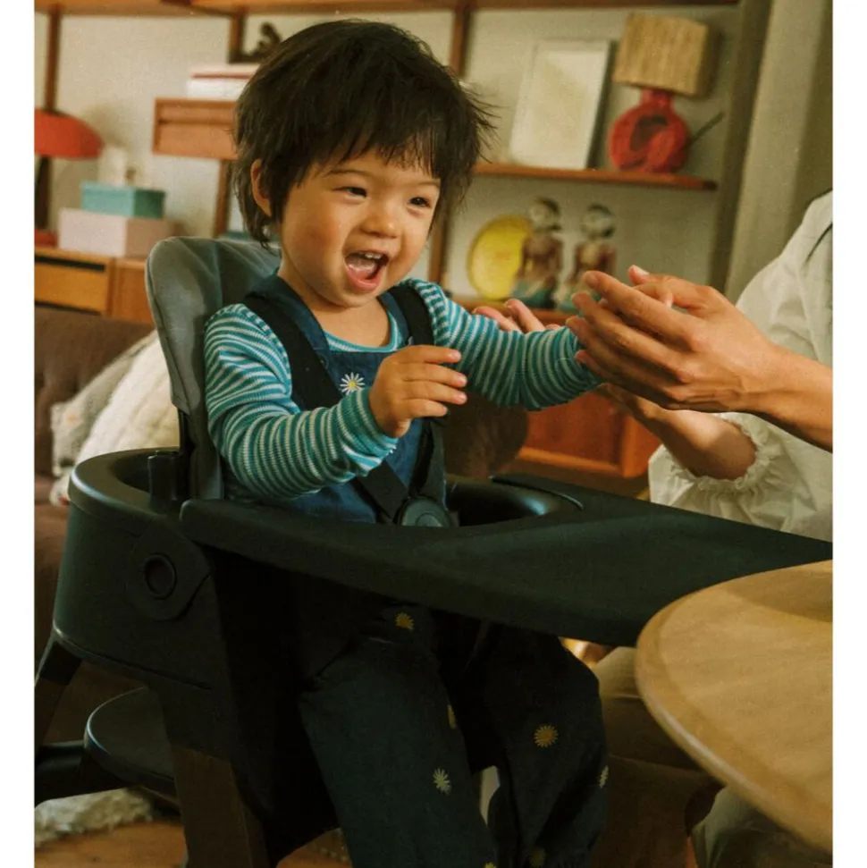 Chaise haute steps complète avec baby set et plateau noir / warm brown