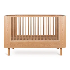 Chambre duo lit bébé 70x140 cm évolutif en canapé yume natural ash + commode 2 portes yume naturel ash wood avec plan à langer