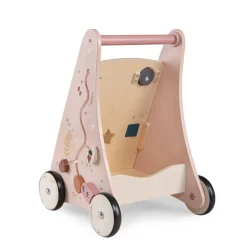 Chariot de marche d'activités après la pluie