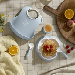 Coffret repas avec bavoir bleu pastel
