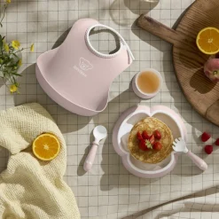 Coffret repas avec bavoir rose pastel