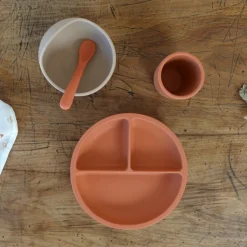 Coffret repas bébé 4 pièces silicone terre de sienne & sable