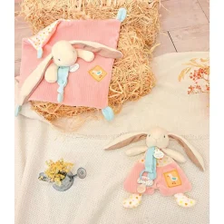 Doudou attache sucette lapin rose