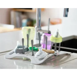 Égouttoir à biberons et accessoires compact