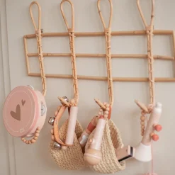 Hochet en bois rose