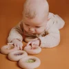 Hochet sensoriel bébé donut en bois aubergines