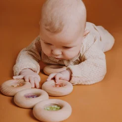 Hochet sensoriel bébé donut en bois aubergines