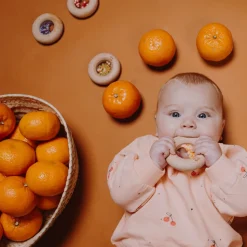 Hochet sensoriel bébé donut en bois oranges