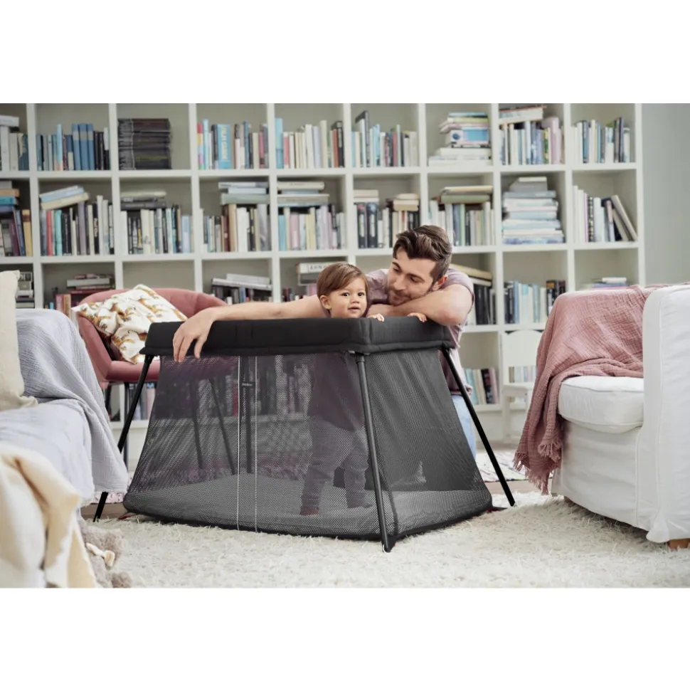 Lit parapluie light babybjorn noir avec drap housse blanc pur organic
