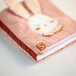 Livre d'éveil esmée