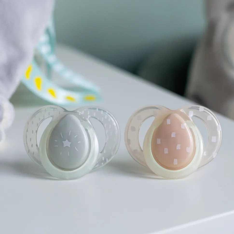 Lot de 2 sucettes nuit closer to nature 6-18m