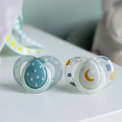 Lot de 2 sucettes nuit closer to nature 6-18m