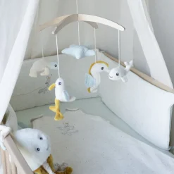 Mobile musical bébé au large de nova