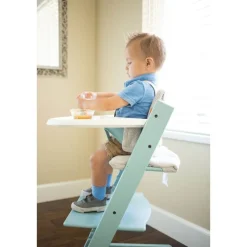 Pack chaise haute tripp trapp avec son baby set et sa tablette gris tempête