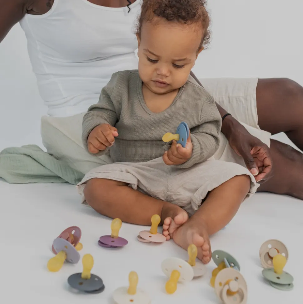 Pack de 2 sucettes colour caoutchouc symétrique phosphorescente 0-6 mois blush et vanilla