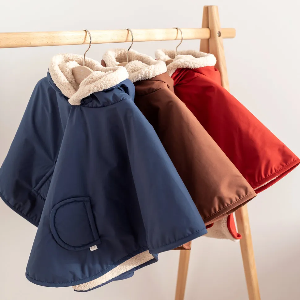Poncho chaud de voyage imperméable carmin
