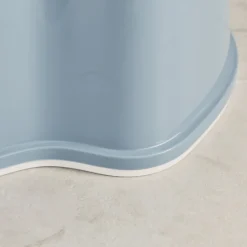 Pot fauteuil bleu profond et blanc