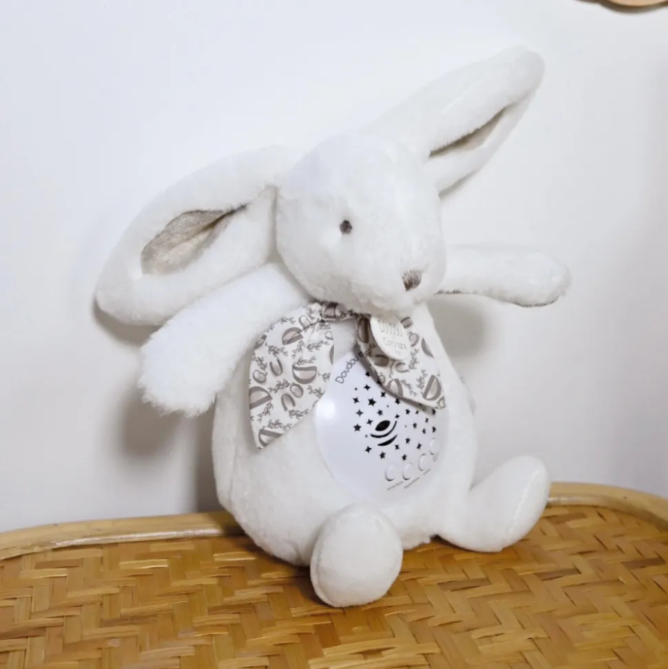 Veilleuse musicale projection d'étoiles lapin doudou blanc